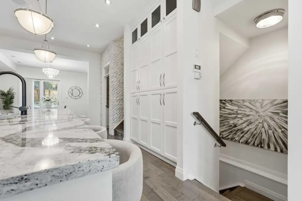 2109 20 Avenue SW Calgary AB T2T 0M3