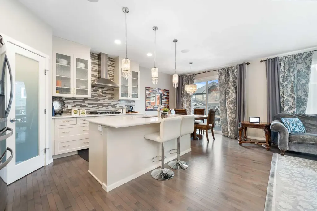 229 Kingsbury Close SE Airdrie AB T4A 0R3