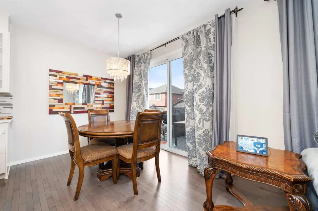 229 Kingsbury Close SE Airdrie AB T4A 0R3