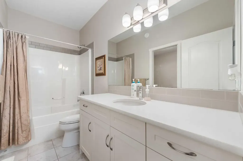 229 Kingsbury Close SE Airdrie AB T4A 0R3