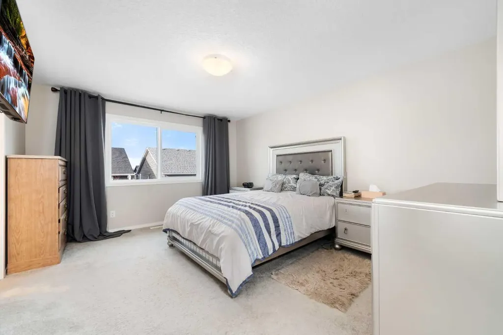 229 Kingsbury Close SE Airdrie AB T4A 0R3