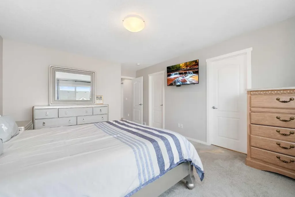 229 Kingsbury Close SE Airdrie AB T4A 0R3