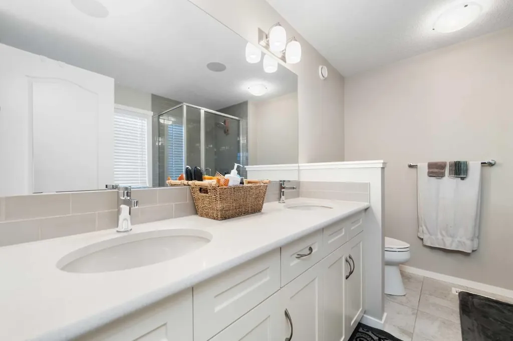 229 Kingsbury Close SE Airdrie AB T4A 0R3