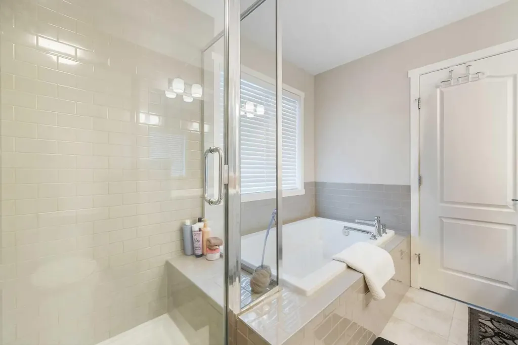 229 Kingsbury Close SE Airdrie AB T4A 0R3