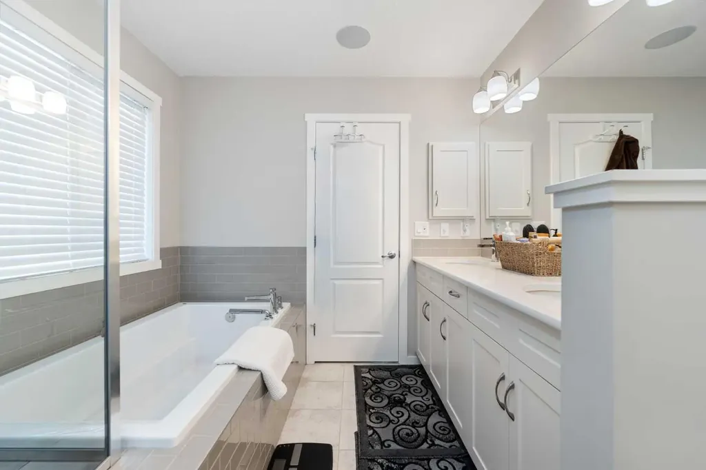 229 Kingsbury Close SE Airdrie AB T4A 0R3