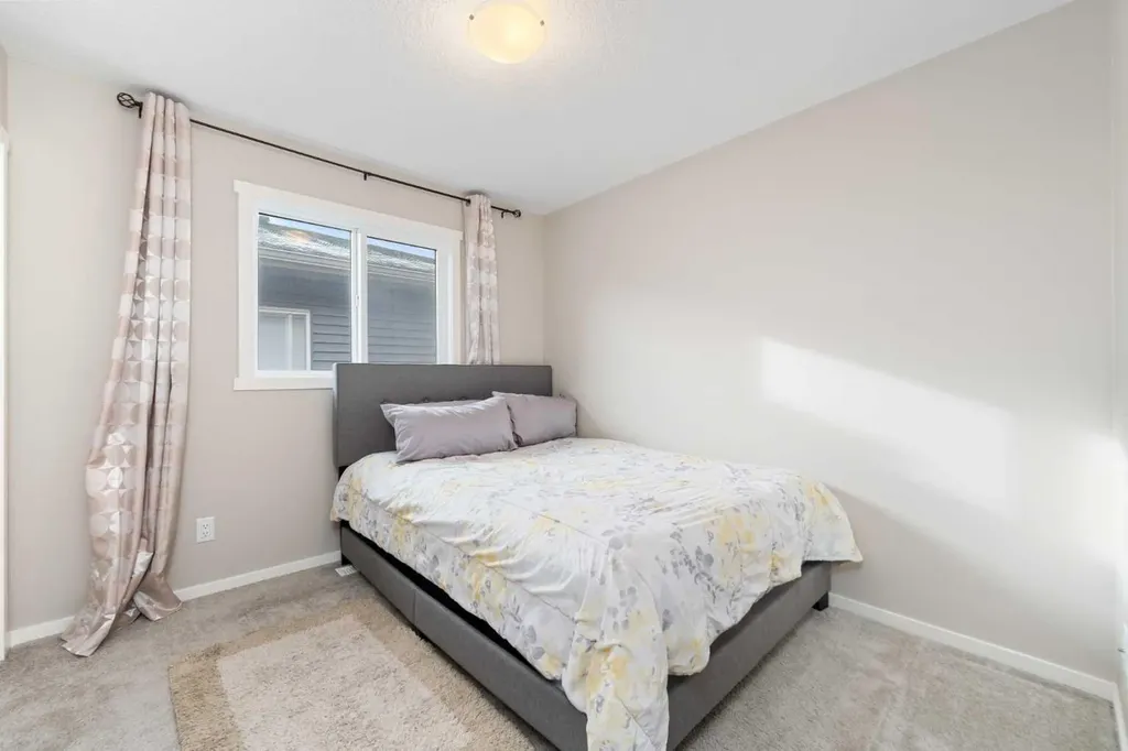229 Kingsbury Close SE Airdrie AB T4A 0R3