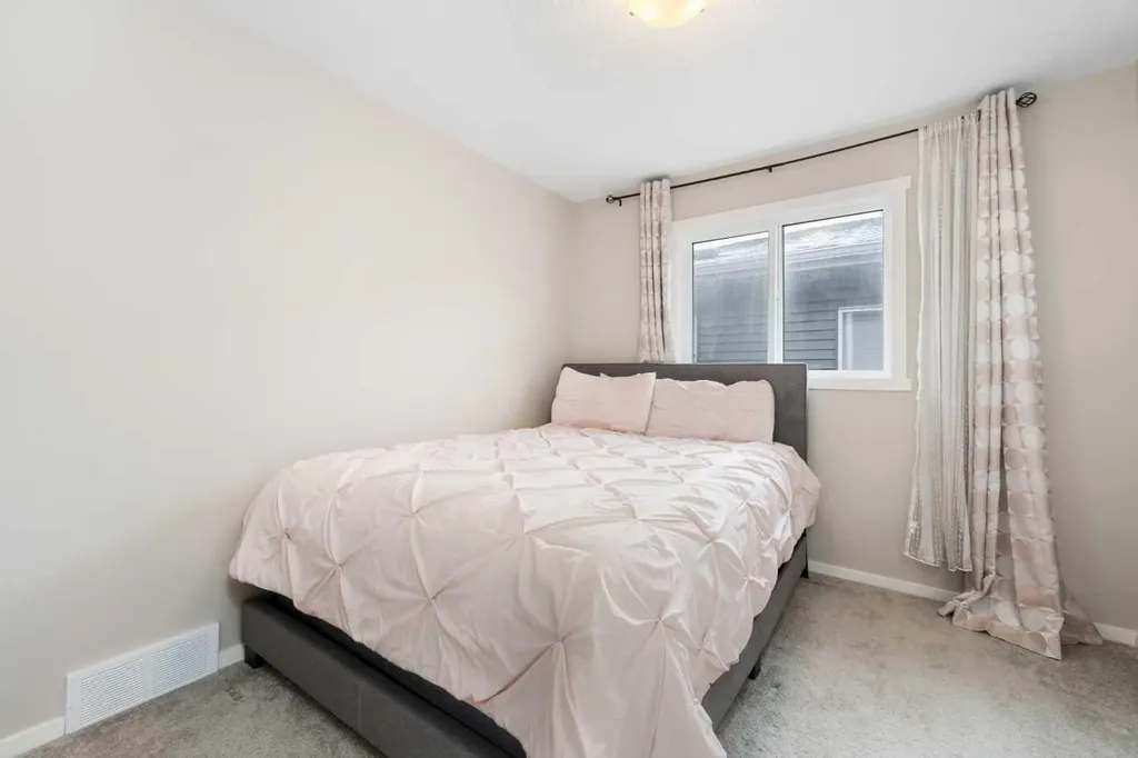 229 Kingsbury Close SE Airdrie AB T4A 0R3