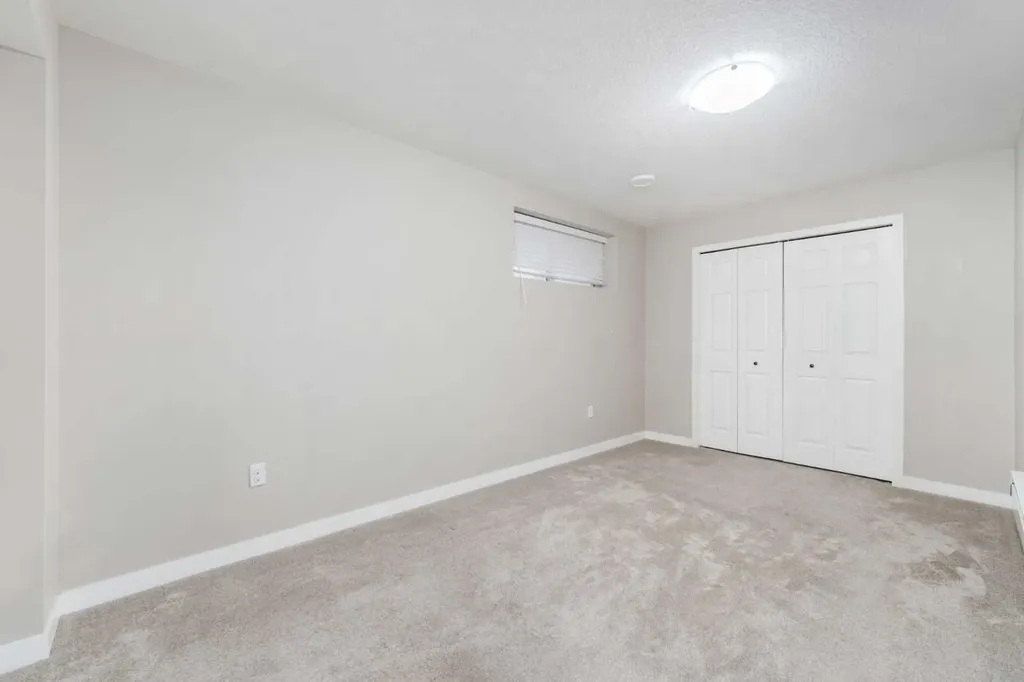 229 Kingsbury Close SE Airdrie AB T4A 0R3
