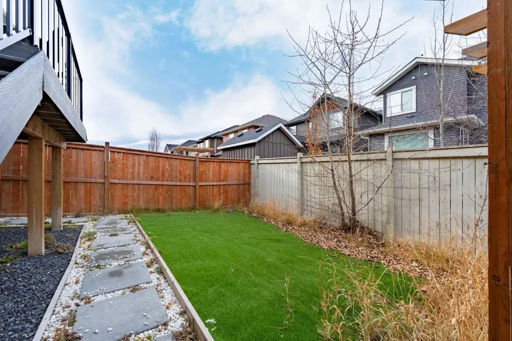 229 Kingsbury Close SE Airdrie AB T4A 0R3