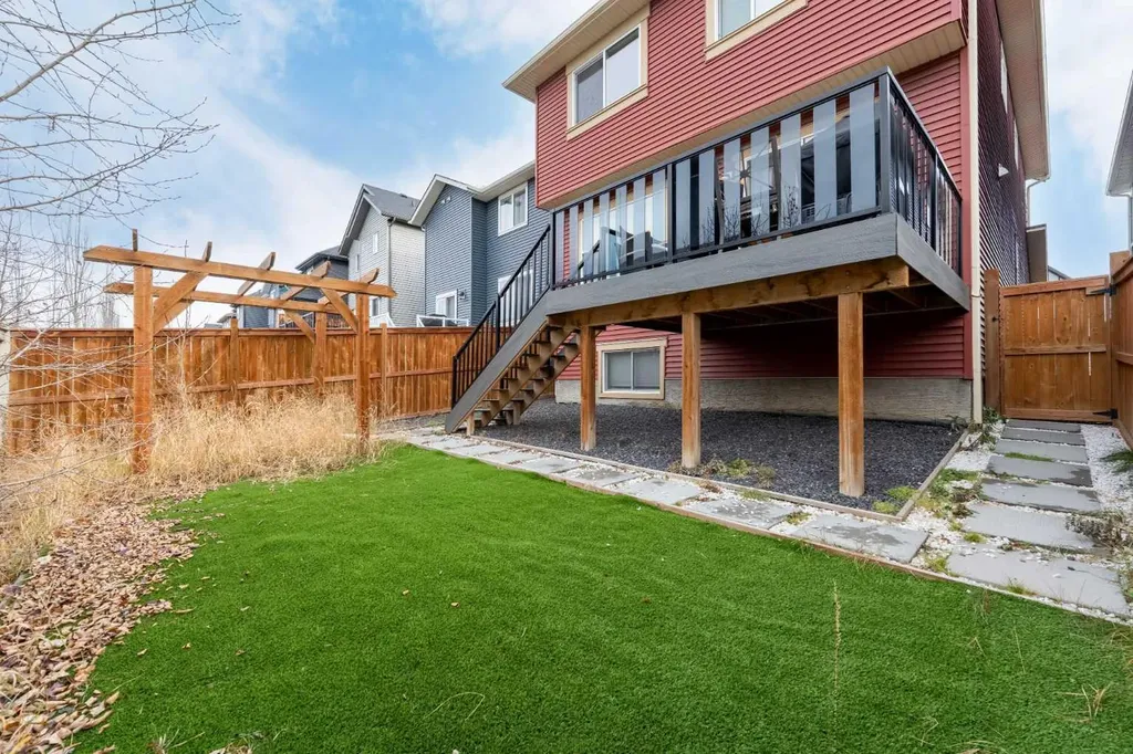 229 Kingsbury Close SE Airdrie AB T4A 0R3