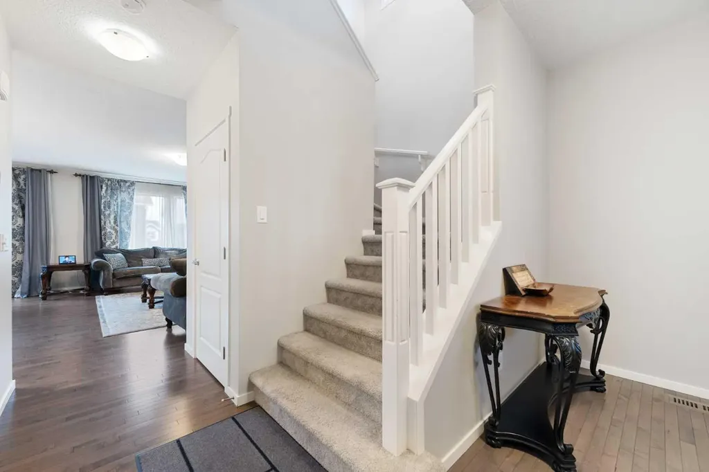 229 Kingsbury Close SE Airdrie AB T4A 0R3