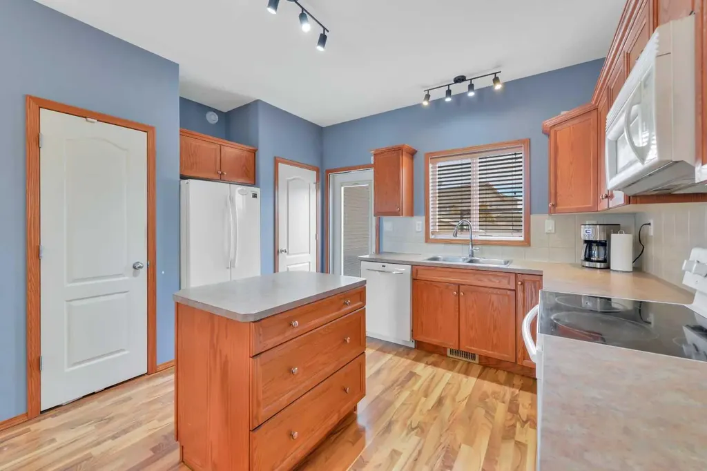 191 Inglewood Drive Red Deer AB T4R 3S3