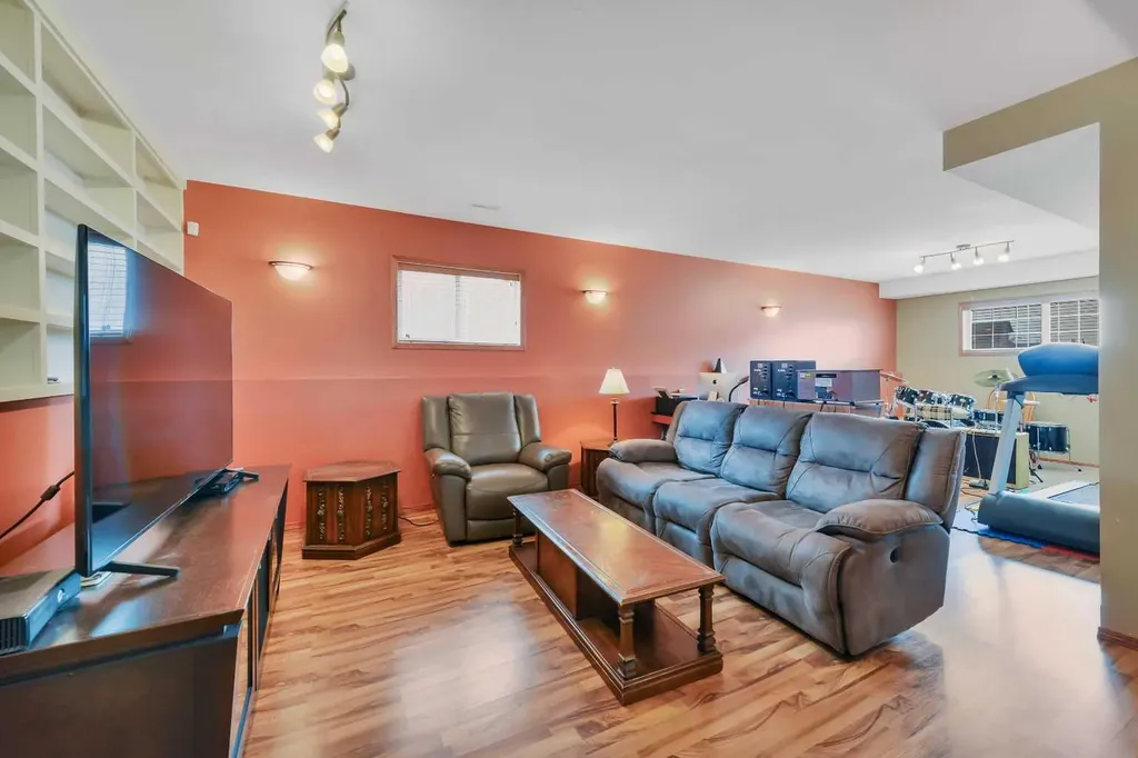 191 Inglewood Drive Red Deer AB T4R 3S3