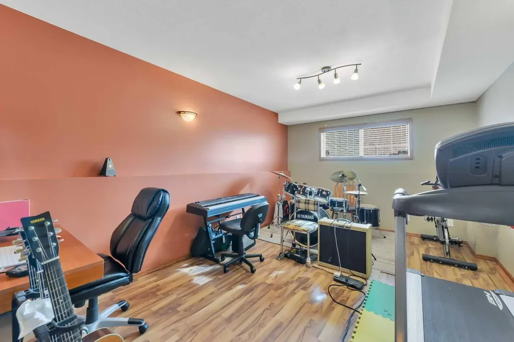 191 Inglewood Drive Red Deer AB T4R 3S3