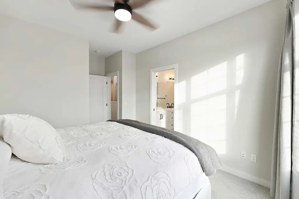4929 20 Street SW Calgary AB T2T 5A4