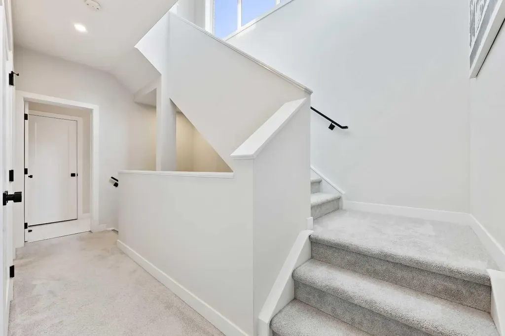 4929 20 Street SW Calgary AB T2T 5A4