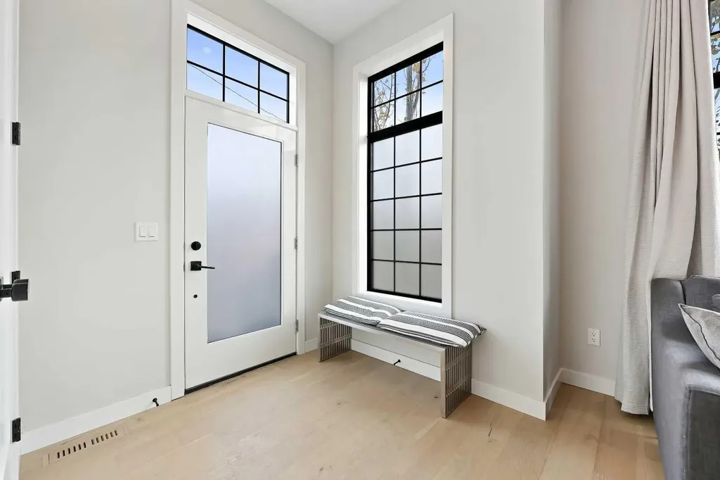 4929 20 Street SW Calgary AB T2T 5A4