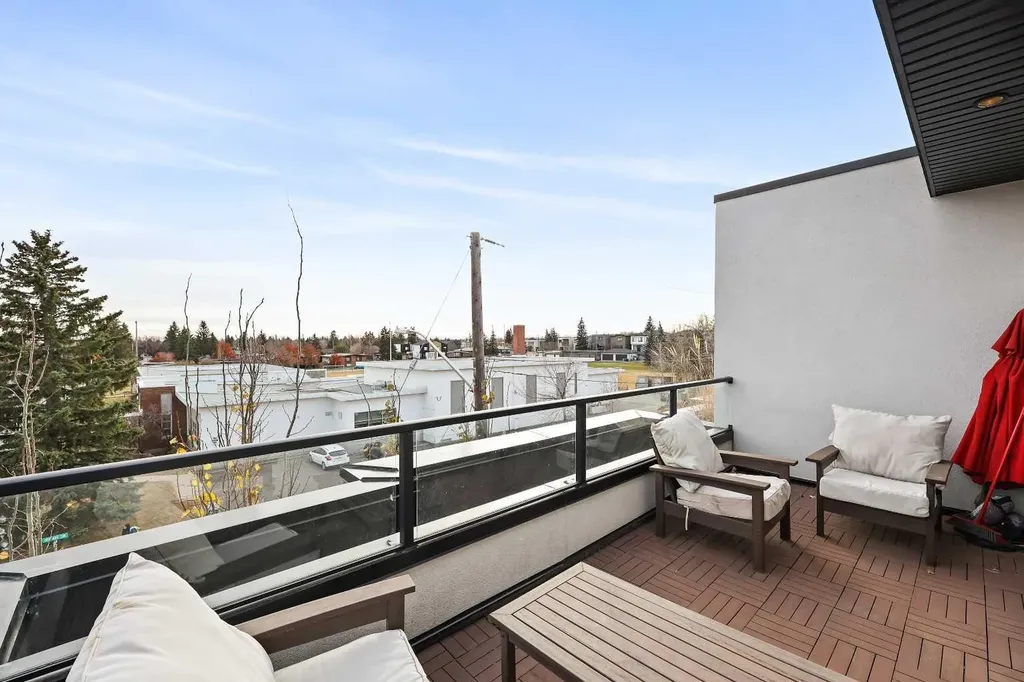 4929 20 Street SW Calgary AB T2T 5A4