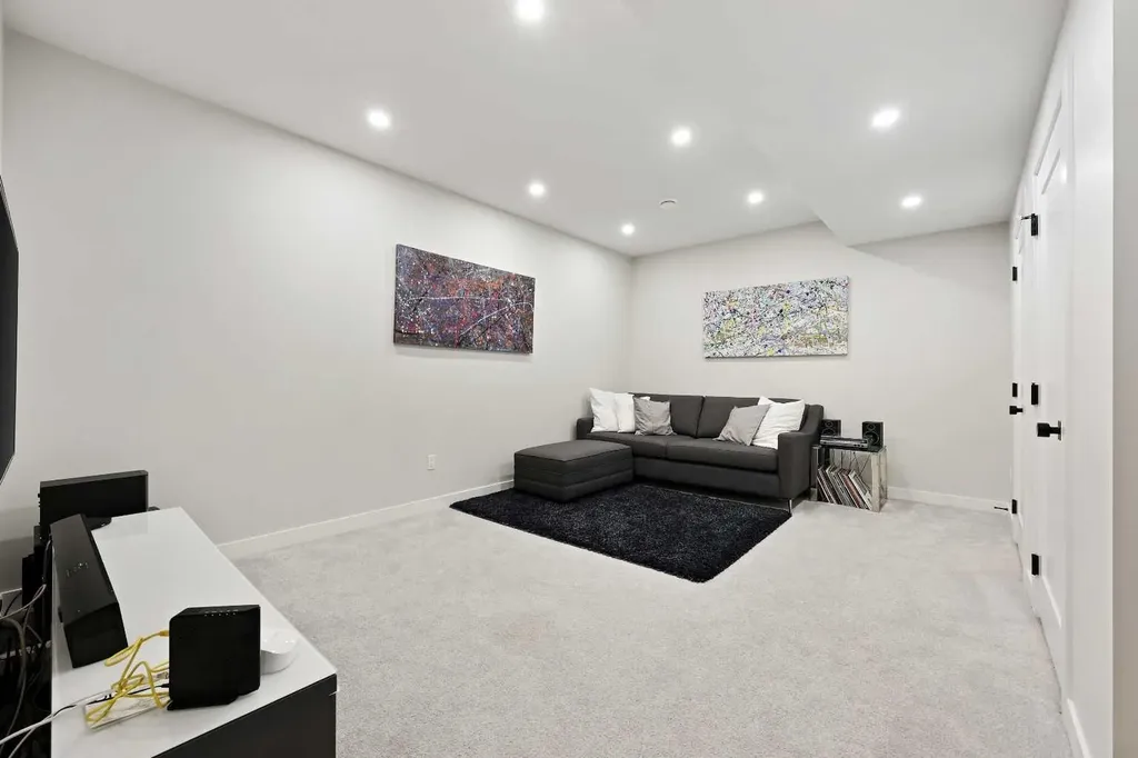 4929 20 Street SW Calgary AB T2T 5A4