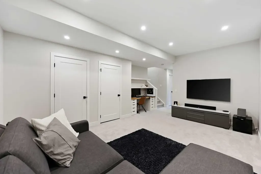 4929 20 Street SW Calgary AB T2T 5A4