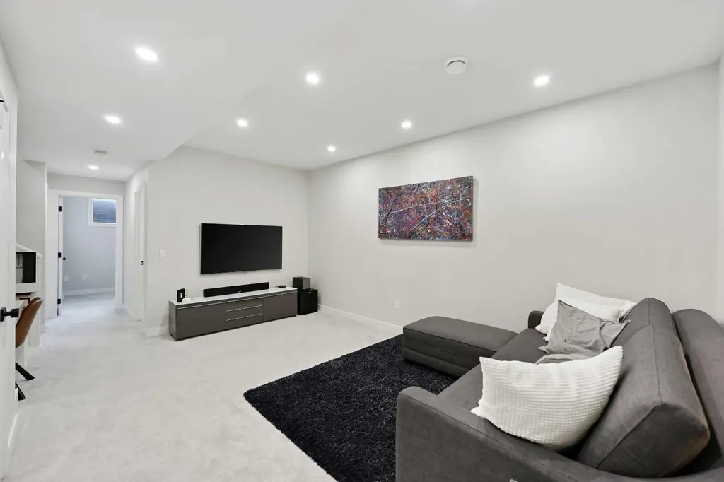 4929 20 Street SW Calgary AB T2T 5A4