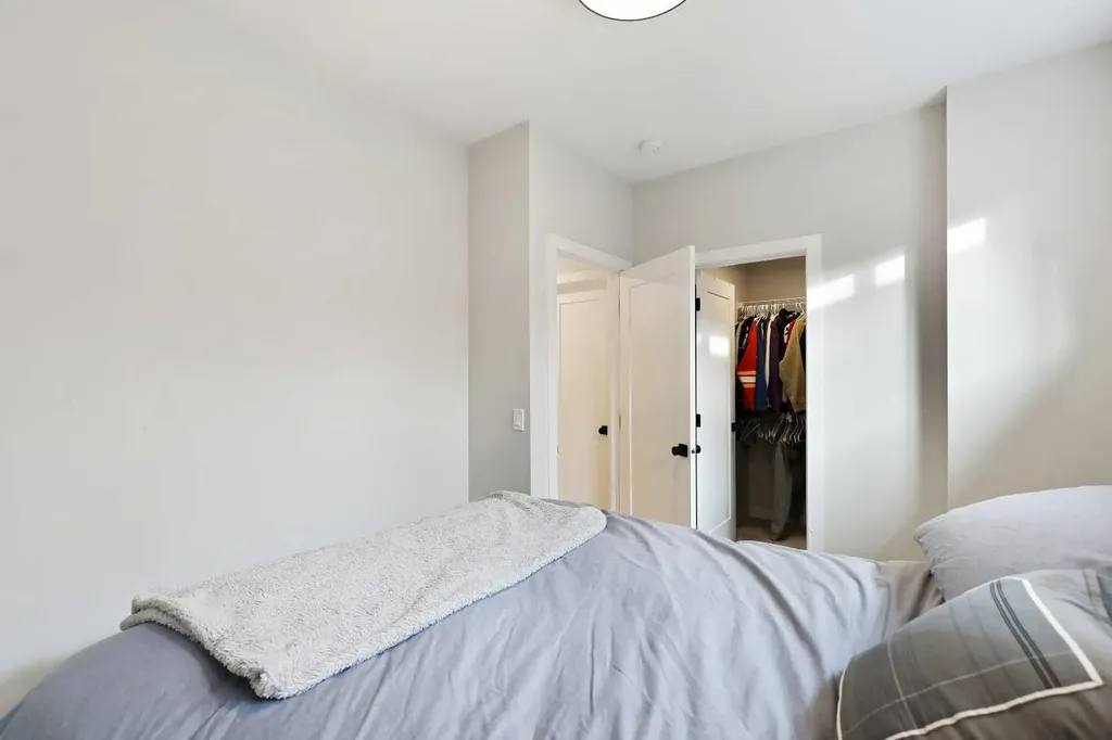 4929 20 Street SW Calgary AB T2T 5A4