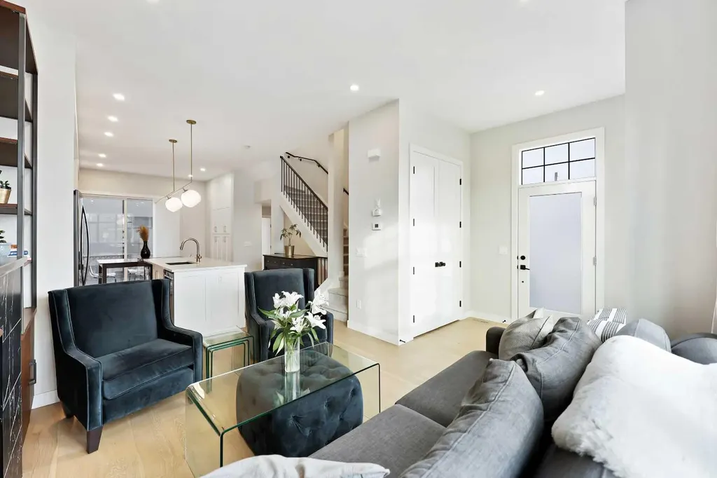 4929 20 Street SW Calgary AB T2T 5A4