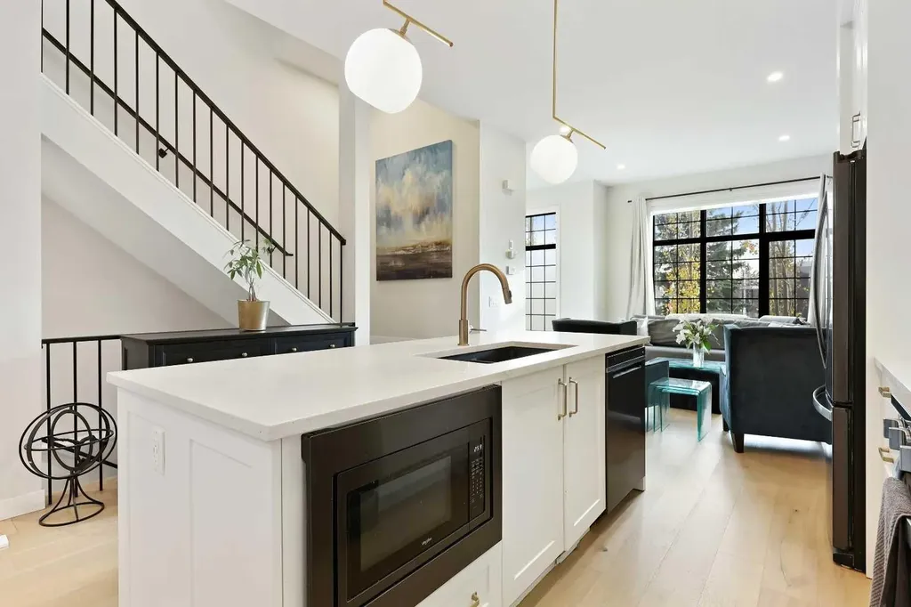 4929 20 Street SW Calgary AB T2T 5A4
