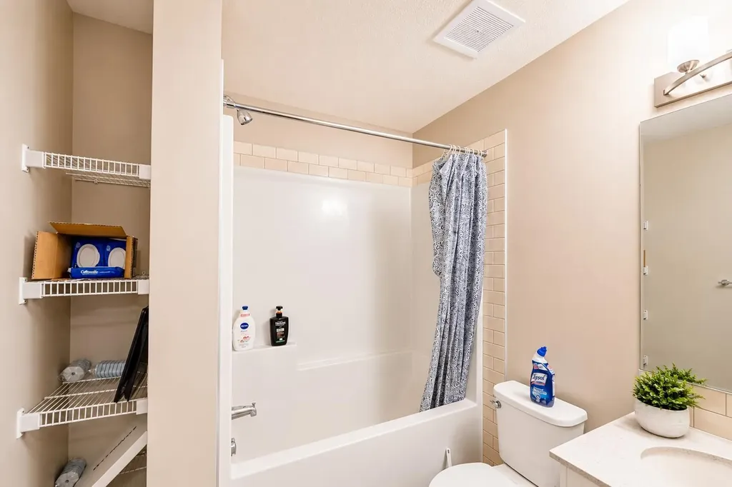 130 Redstone NE Calgary AB T2N 1M6