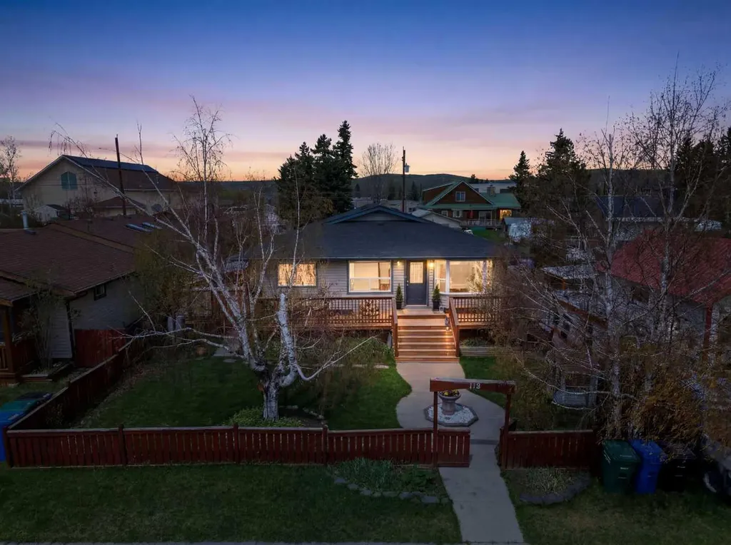 118 Frontenac Avenue NW Diamond Valley AB T0L 2A0