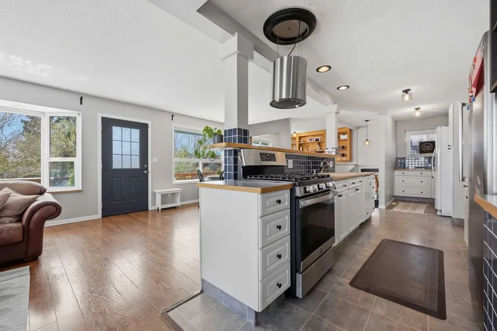 118 Frontenac Avenue NW Diamond Valley AB T0L 2A0
