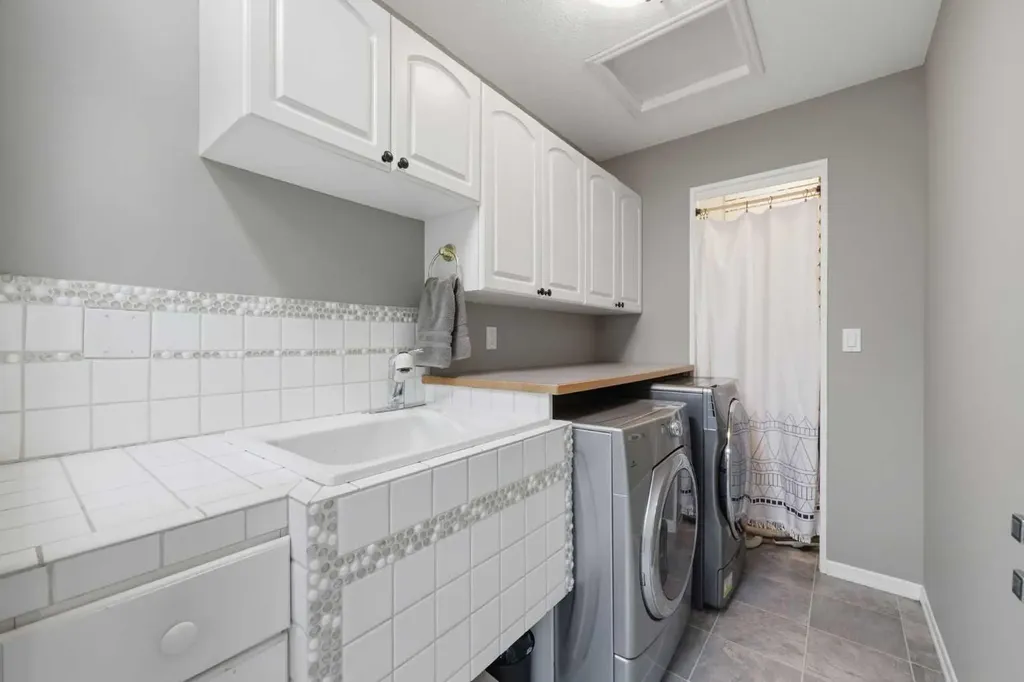 118 Frontenac Avenue NW Diamond Valley AB T0L 2A0