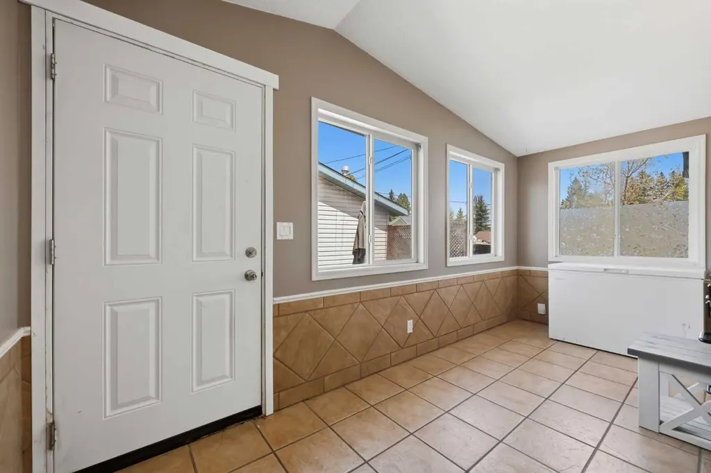118 Frontenac Avenue NW Diamond Valley AB T0L 2A0