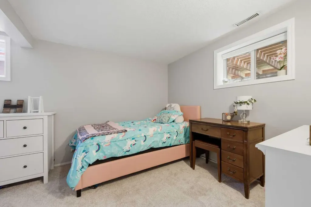118 Frontenac Avenue NW Diamond Valley AB T0L 2A0