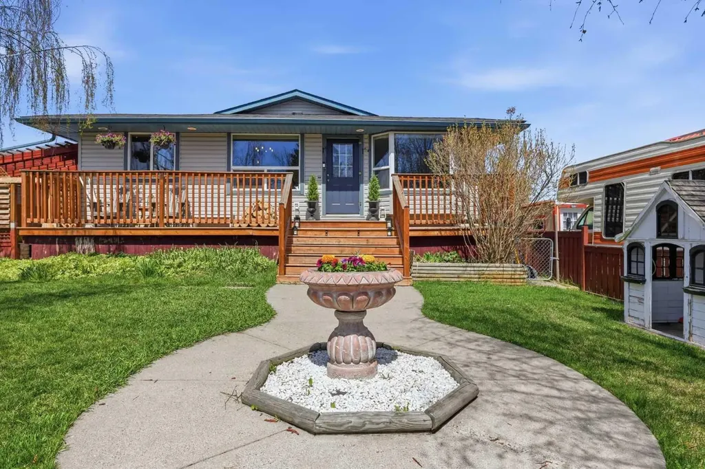 118 Frontenac Avenue NW Diamond Valley AB T0L 2A0