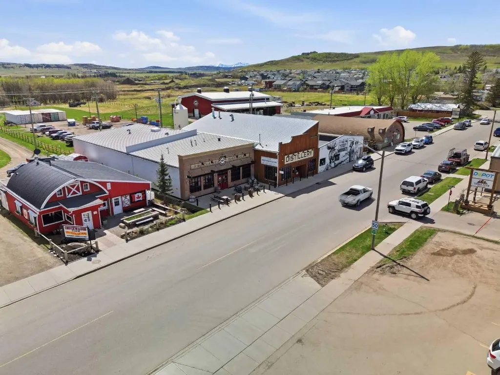 118 Frontenac Avenue NW Diamond Valley AB T0L 2A0