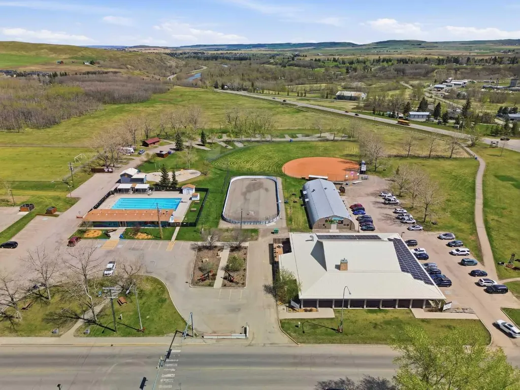 118 Frontenac Avenue NW Diamond Valley AB T0L 2A0