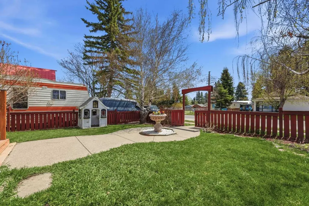 118 Frontenac Avenue NW Diamond Valley AB T0L 2A0