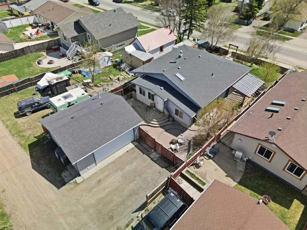 118 Frontenac Avenue NW Diamond Valley AB T0L 2A0