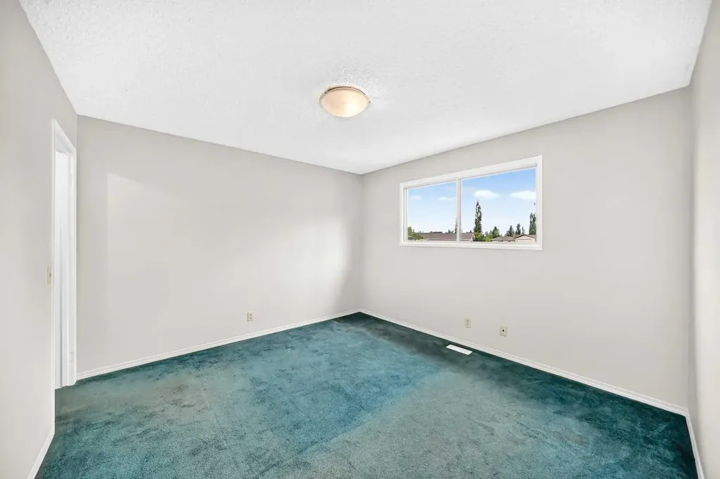 119 Ranchlands Crescent NW Calgary AB T3G 1N6