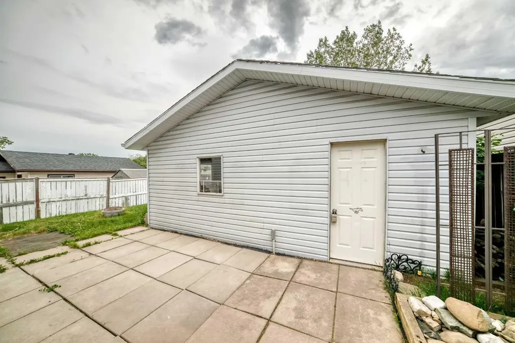 119 Ranchlands Crescent NW Calgary AB T3G 1N6