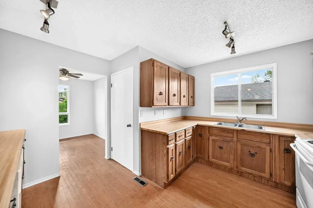 119 Ranchlands Crescent NW Calgary AB T3G 1N6