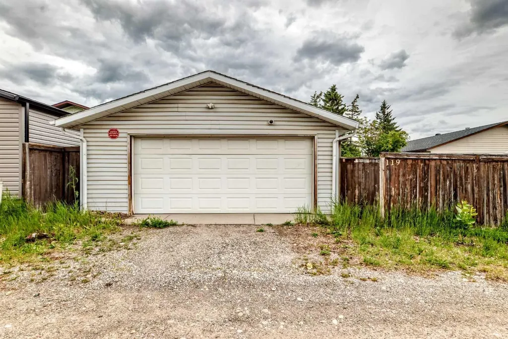 119 Ranchlands Crescent NW Calgary AB T3G 1N6