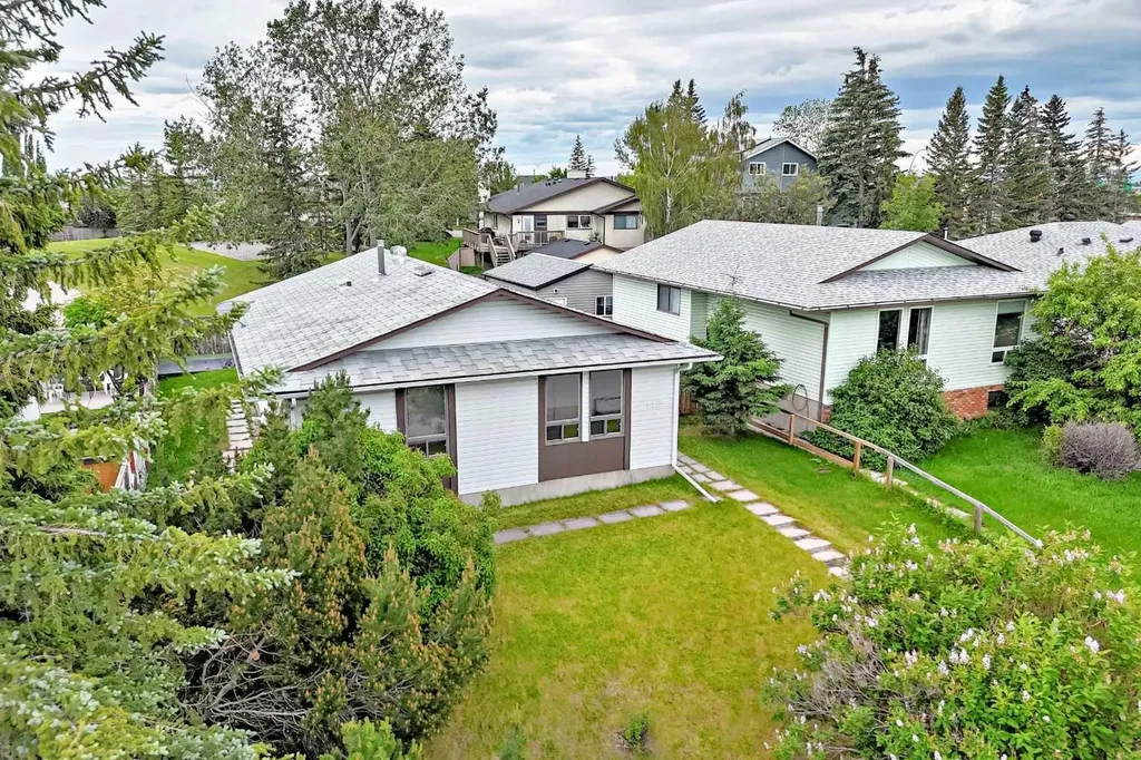 119 Ranchlands Crescent NW Calgary AB T3G 1N6