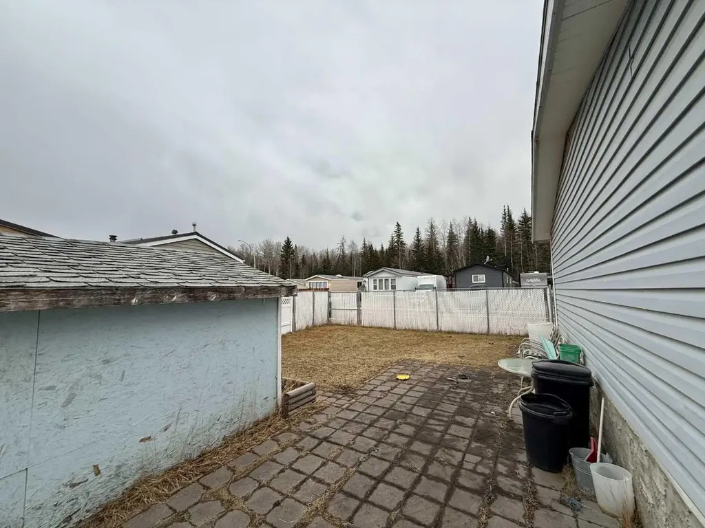 195 Skogg Avenue Hinton AB T7V1A6