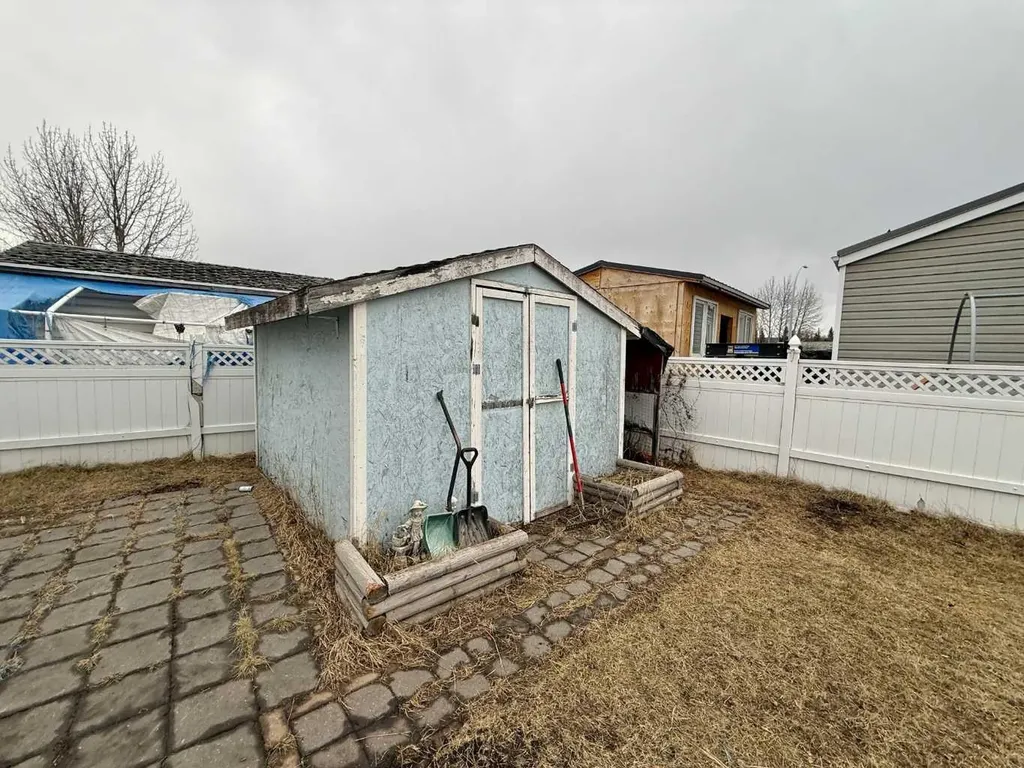 195 Skogg Avenue Hinton AB T7V1A6