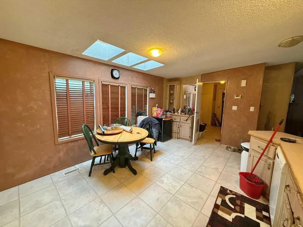 195 Skogg Avenue Hinton AB T7V1A6