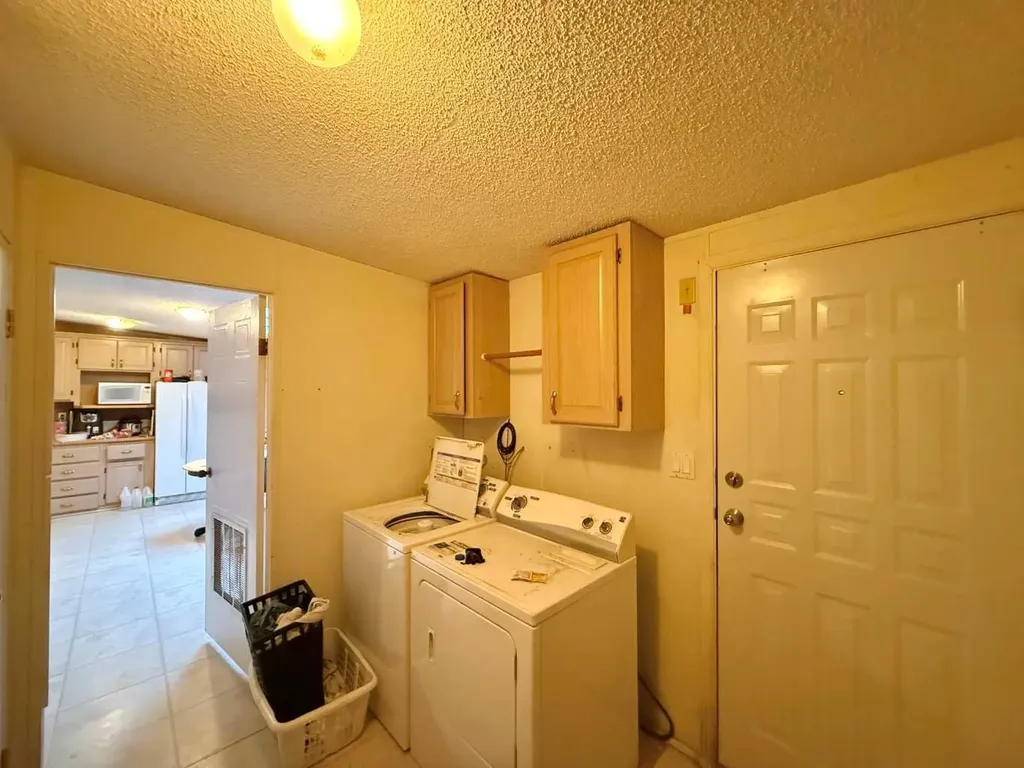 195 Skogg Avenue Hinton AB T7V1A6