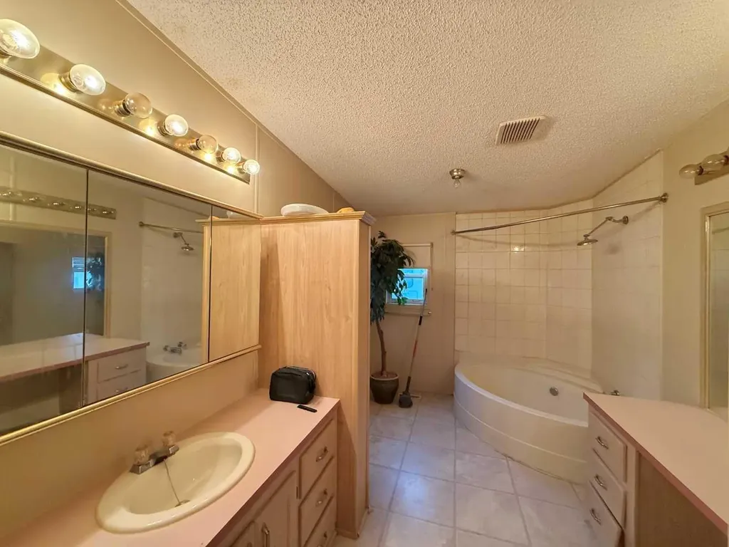 195 Skogg Avenue Hinton AB T7V1A6