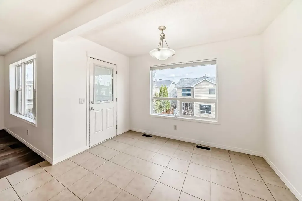 54 Royal Elm Road NW Calgary AB T3G 5V7